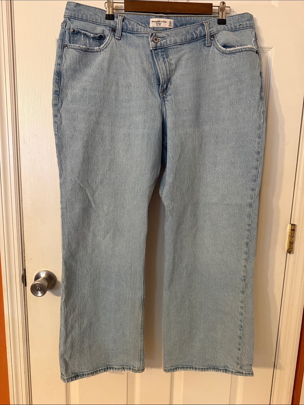 Abercrombie & Fitch Curve Love Light Blue Straight-Leg Women’s Jeans